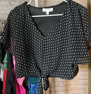She + Sky Black & White Dot Tie Front Top Flutter Sleeve Boho Crop Blouse M
